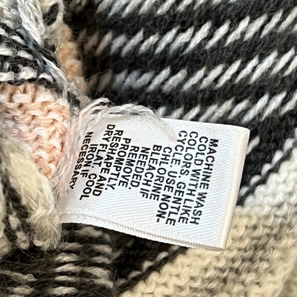 CATO Open Front Draped Fringe Sweater Size L - Picture 7 of 8